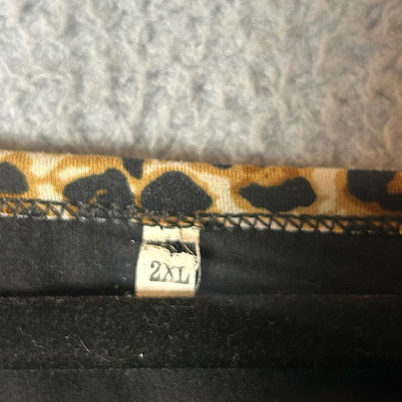 Womens Top 2XL Black Tan Long Sleeve Crew Neck Sequined Pocket Leopard Top - Picture 6 of 9